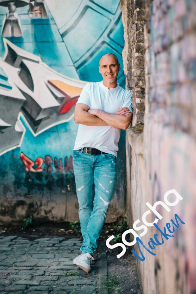 Sascha_Logo_farbig-scaled